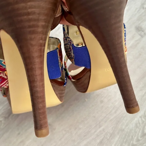 Guess Brown and Multicolor Floral Heels - Picture 6 of 16